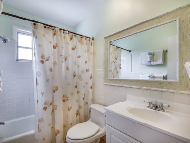 Fort Myers Adorable Vacation Cottage with Pool