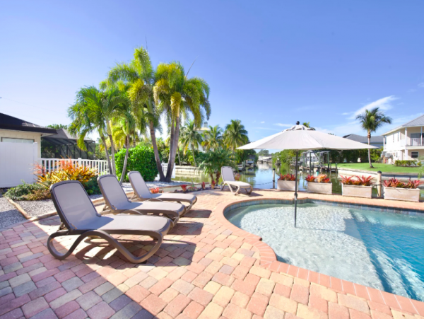 Fort Myers Canal Front 3 Bedroom Vacation Home  5 min walk to the Beach