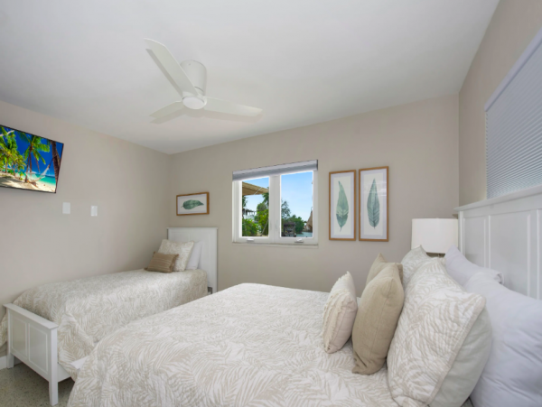Fort Myers Canal Front 3 Bedroom Vacation Home  5 min walk to the Beach