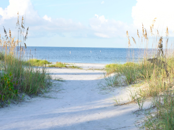 Fort Myers Canal Front 3 Bedroom Vacation Home  5 min walk to the Beach