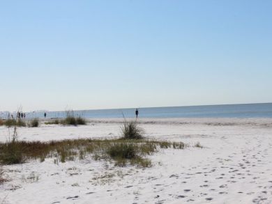 Charming Vacation Rental on Fort Myers Beach. Call Today