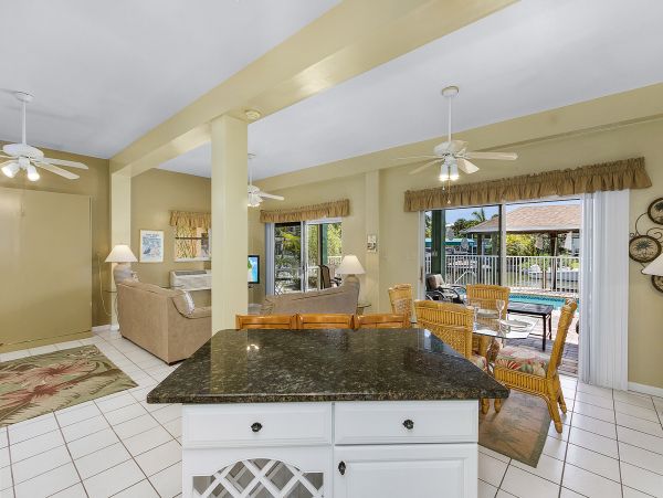 Fort Myers Vacation Pool Home Plus Guest House