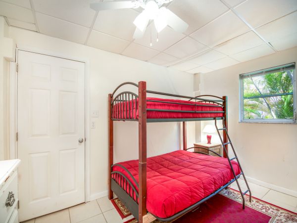 Fort Myers Vacation Pool Home Plus Guest House