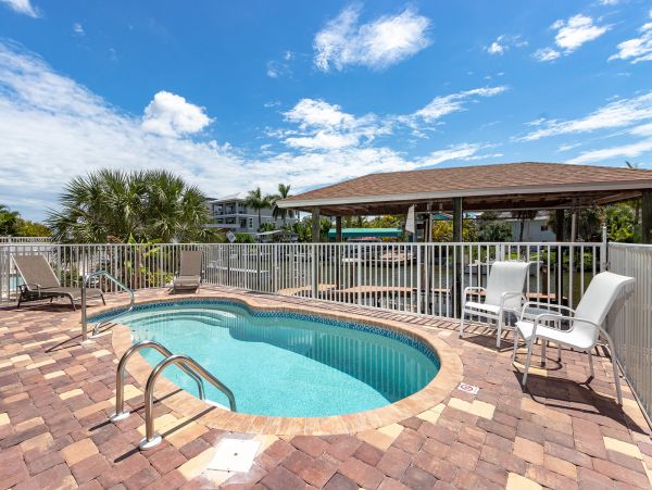 Fort Myers Vacation Pool Home Plus Guest House