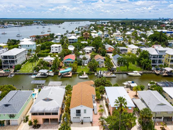 Fort Myers Vacation Pool Home Plus Guest House