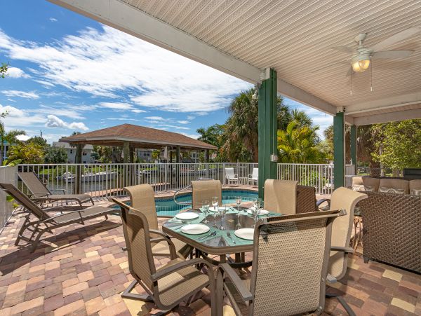 Fort Myers Vacation Pool Home Plus Guest House