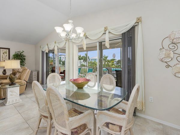 Fort Myers Vacation Pool Home Plus Guest House