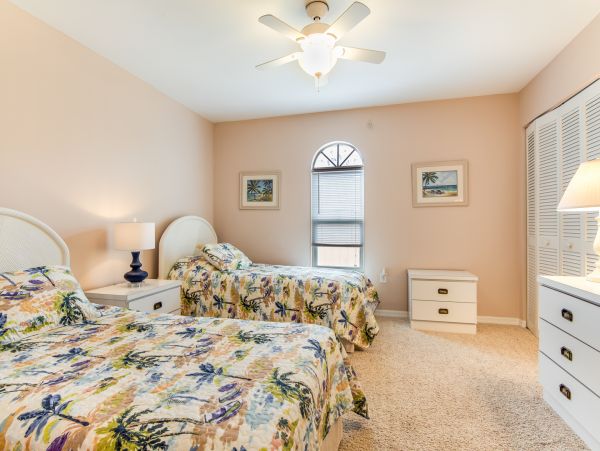 Fort Myers Vacation Pool Home Plus Guest House