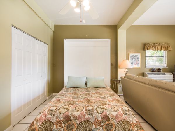 Fort Myers Vacation Pool Home Plus Guest House