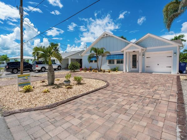 Luxury Vacation Rental with Private Pool & Hot Tub in Fort Myers