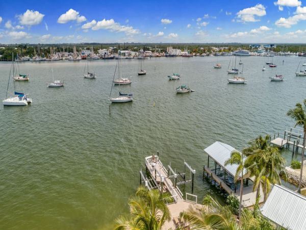 Luxury Fort Myers Bay Front Vacation Pool Home Sleeps 8