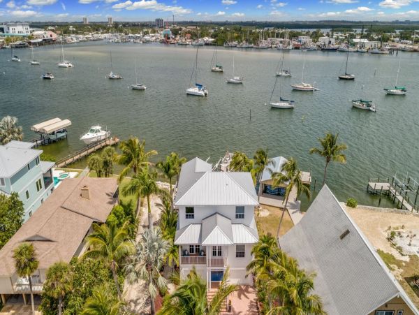 Luxury Fort Myers Bay Front Vacation Pool Home Sleeps 8