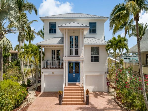 Luxury Fort Myers Bay Front Vacation Pool Home Sleeps 8
