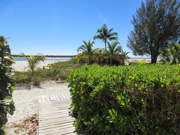 Fort Myers Beach Luxury Condo - 2-Bedroom Oceanfront Vacation Rental