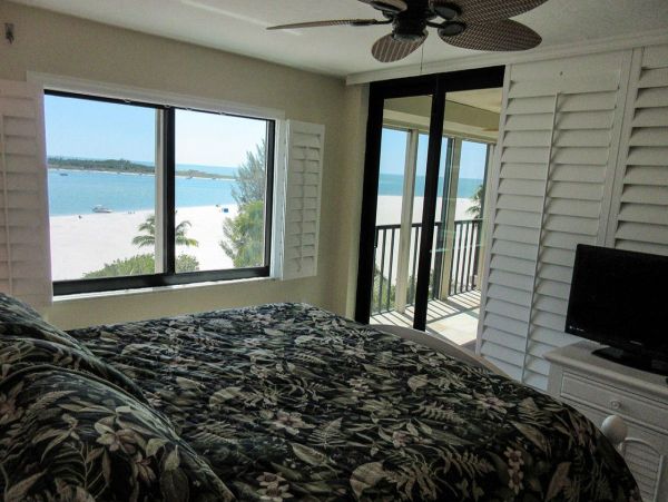 Fort Myers Beach Luxury Condo - 2-Bedroom Oceanfront Vacation Rental