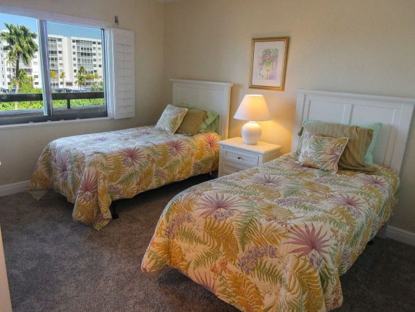 Fort Myers Beach Luxury Condo - 2-Bedroom Oceanfront Vacation Rental