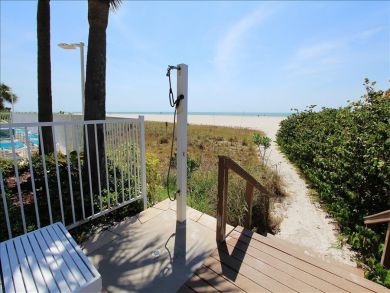 Clearwater Florida - Great Three Bedroom Beach Condo