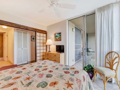 Oceanfront Condo with One Bedroom Sleeps 4 Communal Pool