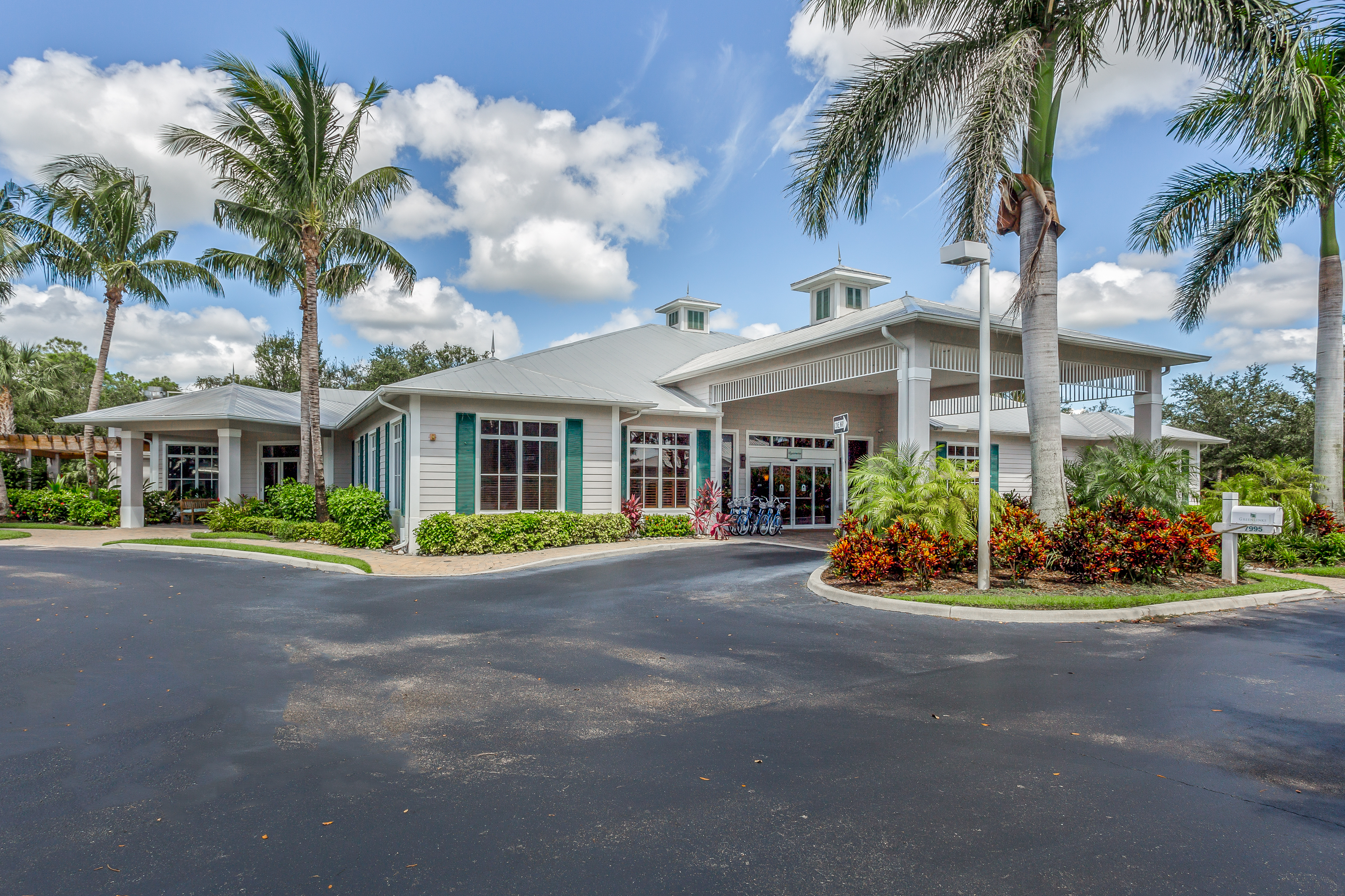 Naples Home 907640