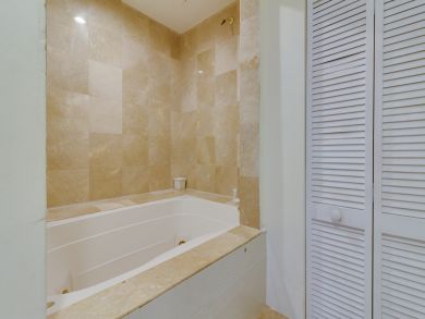 Miami Beach Condo 907650