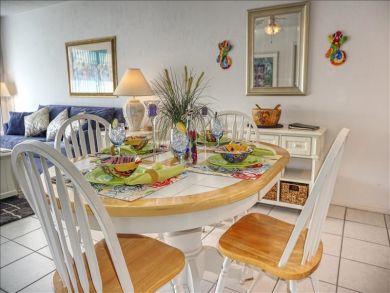 Bradenton Beach Vacation Condo Sleeps Four Guests