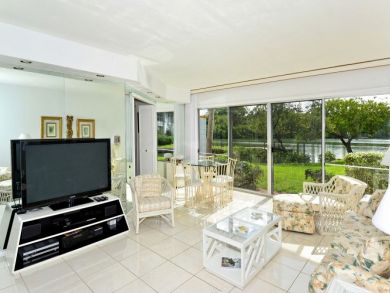 Bayside ground floor unit 200' to beach Bayside ground floor unit 200' to beach