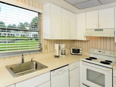 Bayside ground floor unit 200' to beach Bayside ground floor unit 200' to beach