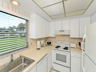 Bayside ground floor unit 200' to beach Bayside ground floor unit 200' to beach