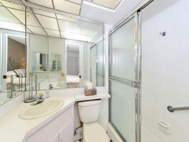 Bayside ground floor unit 200' to beach Bayside ground floor unit 200' to beach