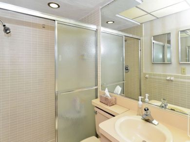 Bayside ground floor unit 200' to beach Bayside ground floor unit 200' to beach