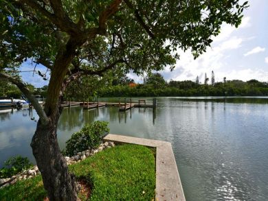 Bayside ground floor unit 200' to beach Bayside ground floor unit 200' to beach