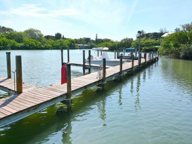 Bayside ground floor unit 200' to beach Bayside ground floor unit 200' to beach