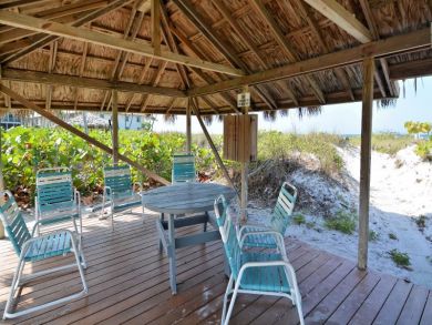 Bayside ground floor unit 200' to beach Bayside ground floor unit 200' to beach