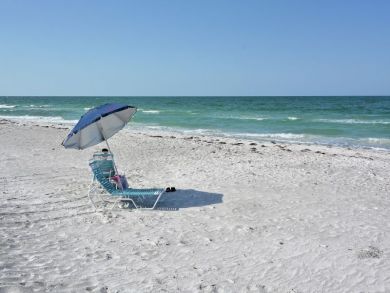 Bayside ground floor unit 200' to beach Bayside ground floor unit 200' to beach