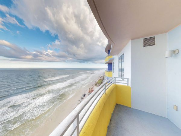 Daytona Beach Oceanfront Vacation Condo Pool & Hot Tub