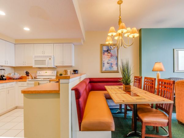 Daytona Beach Oceanfront Vacation Condo Pool & Hot Tub