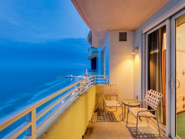 Daytona Beach Oceanfront Vacation Condo Pool & Hot Tub