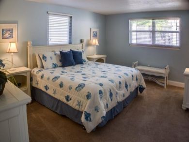 Two Bedroom Two Bathroom Gulf-side Villa Short Walk to Beach