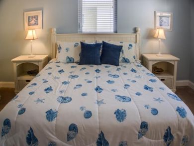 Two Bedroom Two Bathroom Gulf-side Villa Short Walk to Beach