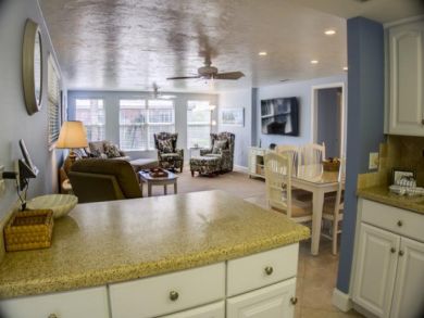 Two Bedroom Two Bathroom Gulf-side Villa Short Walk to Beach