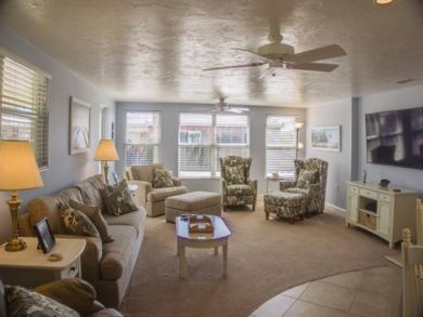 Two Bedroom Two Bathroom Gulf-side Villa Short Walk to Beach