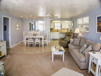 Two Bedroom Two Bathroom Gulf-side Villa Short Walk to Beach