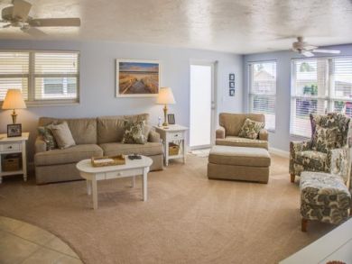Two Bedroom Two Bathroom Gulf-side Villa Short Walk to Beach