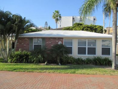 Two Bedroom Two Bathroom Gulf-side Villa Short Walk to Beach
