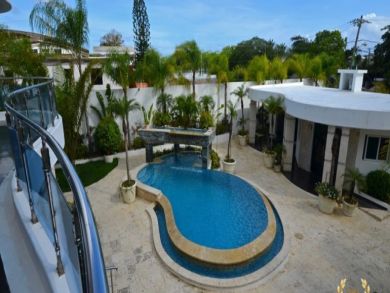 Main House & Seperate Guest House Luxury Villa