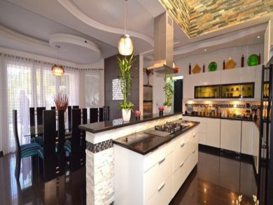 Main House & Seperate Guest House Luxury Villa
