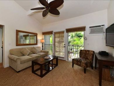 Lahaina Rental Walk to Dining and Shopping