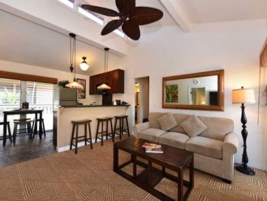 Lahaina Rental Walk to Dining and Shopping