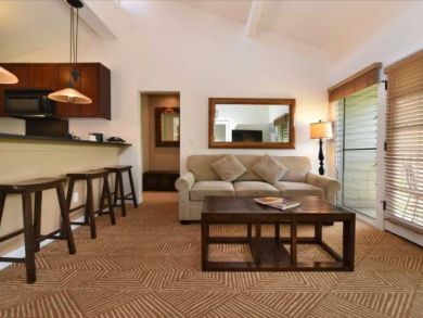 Lahaina Rental Walk to Dining and Shopping
