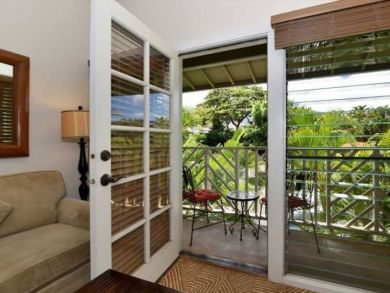Lahaina Rental Walk to Dining and Shopping